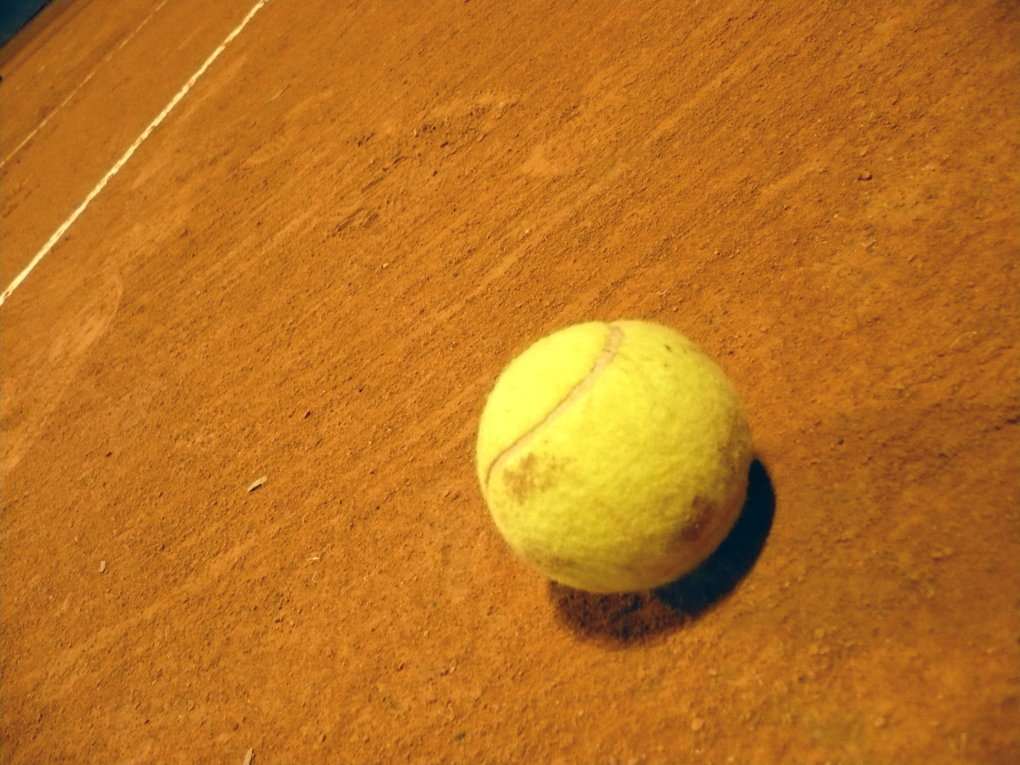 Теннисный мяч в разрезе