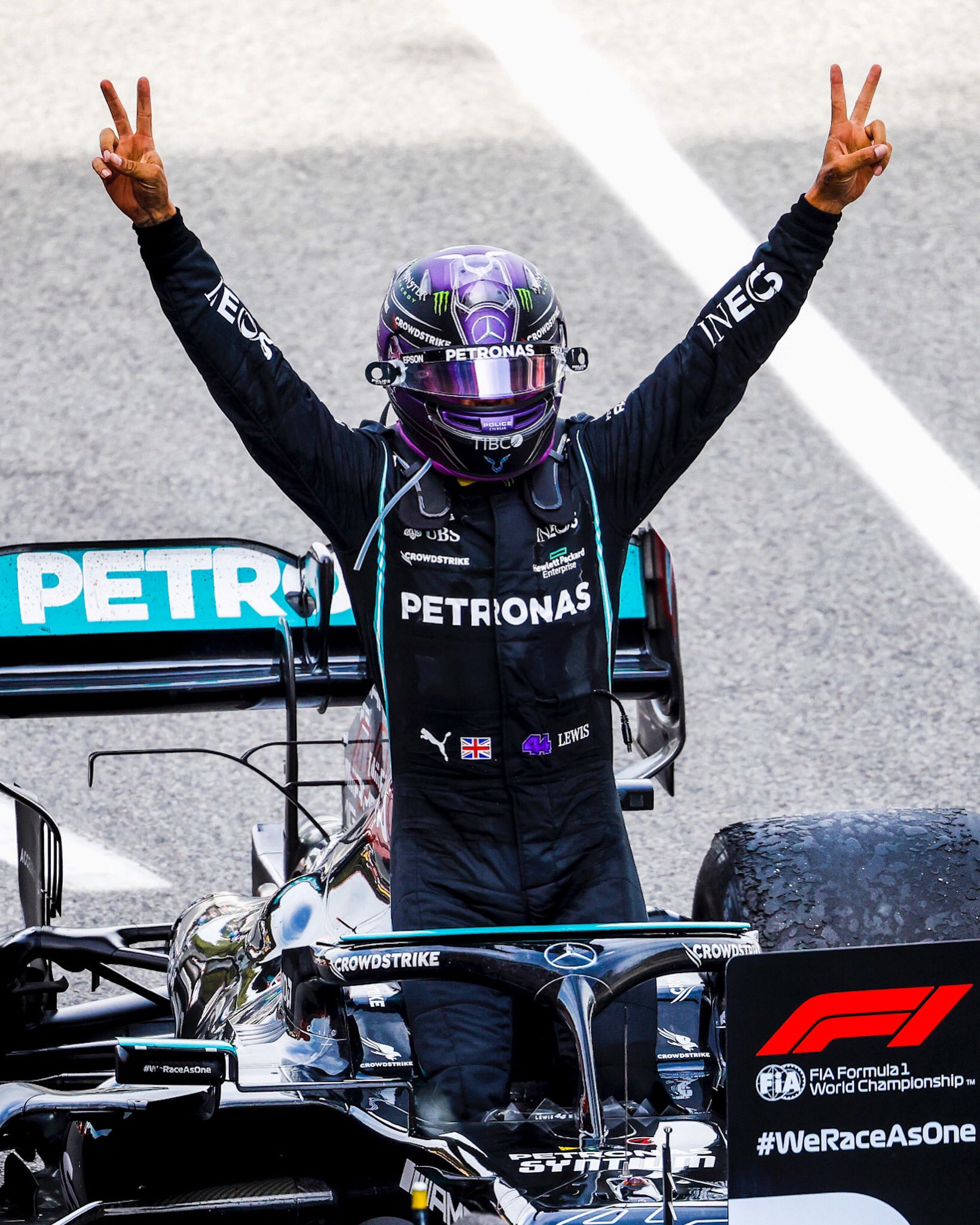 Lewis wins again - Barca